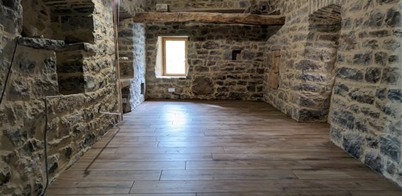 Carrelage intérieur en rénovation - Gorges du Tarn (Aveyron)